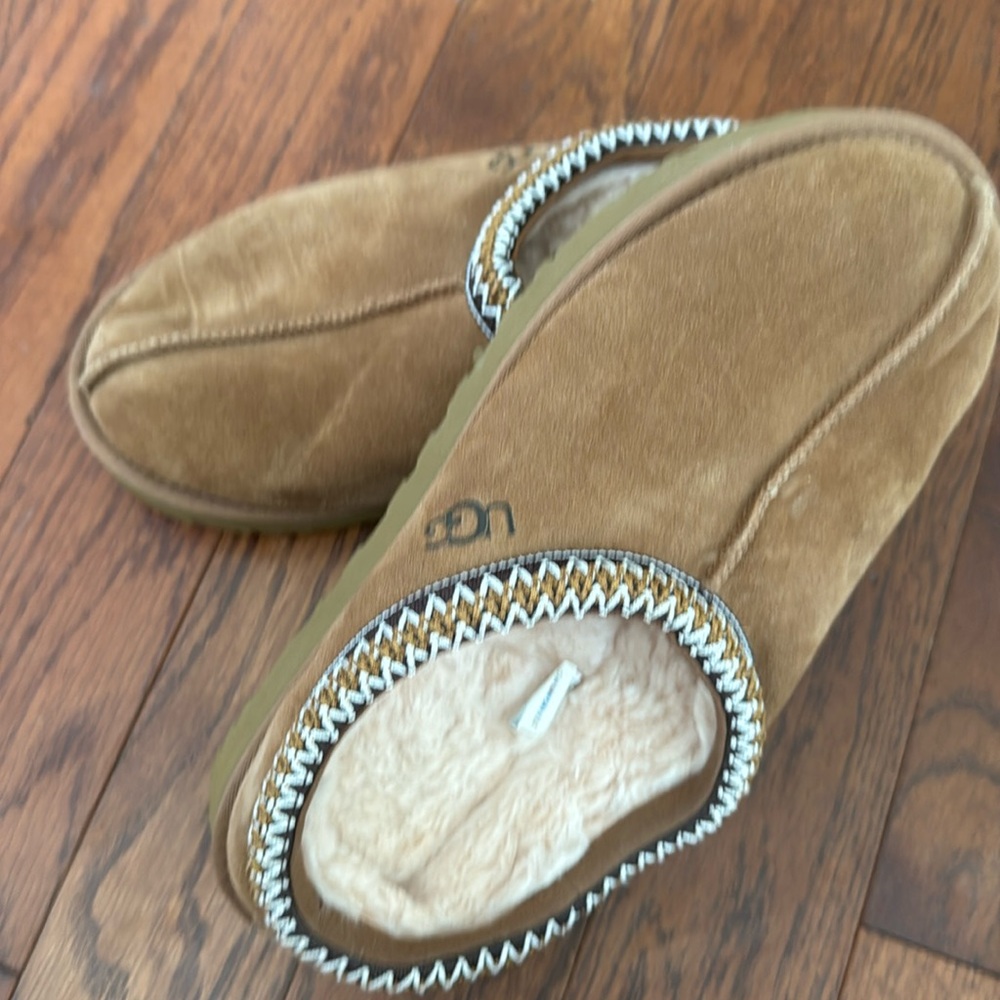 UGG moccasin Slipper size 11